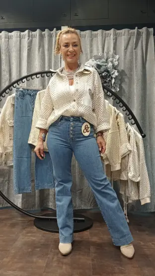 PANTALÓN VAQUERO BOTONES