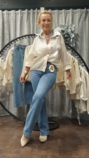 PANTALÓN VAQUERO BOTONES - Imagen 3