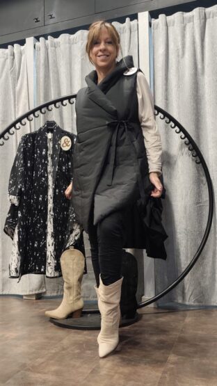 CHALECO BLACK ASIMÉTRICO