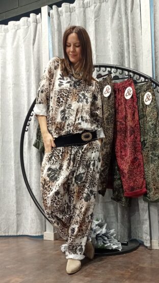 PANTALÓN MICRO PANA ANIMAL PRINT